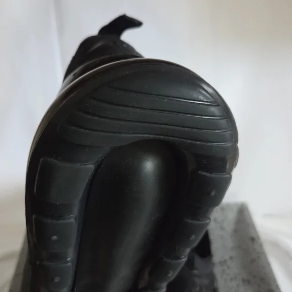 Nike Air Max 270s Mens Size 11. LIKE NEW! WORN MAYBE 3X $100.00 - Picture 9 of 12